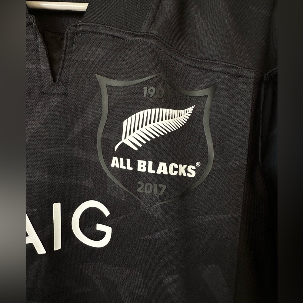 All Blacks soccer jersey. Size men’s medium.
